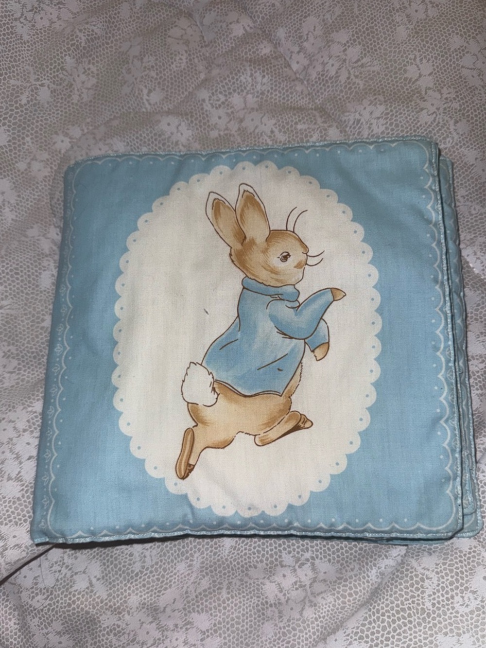 Vintage 1980s Peter Rabbit cloth picture book - Picture 6 of 6